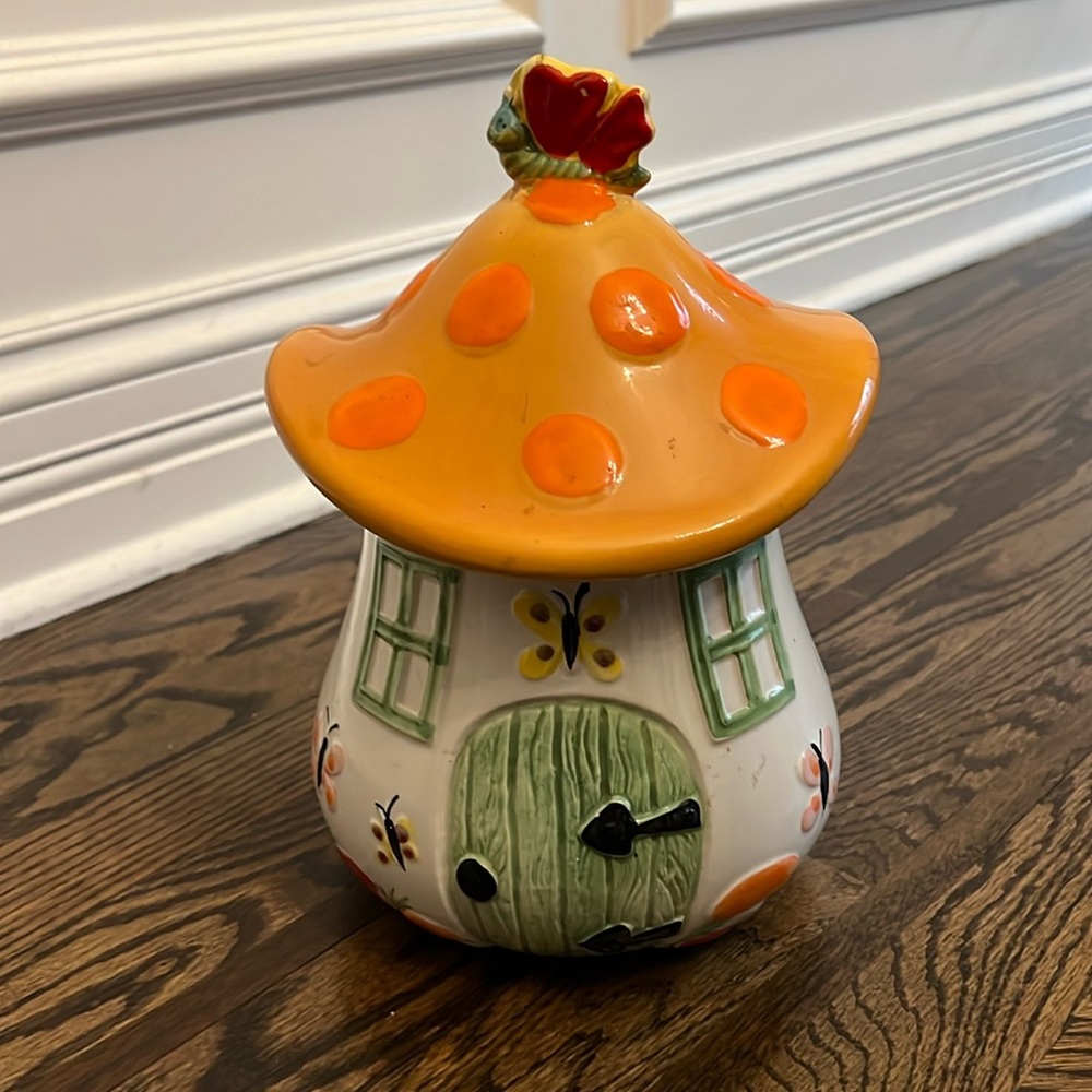 Mushroom cookie jar